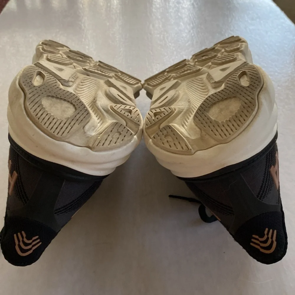 HOKA Women’s Clifton 9 Black Running Shoes Size 9.5 D